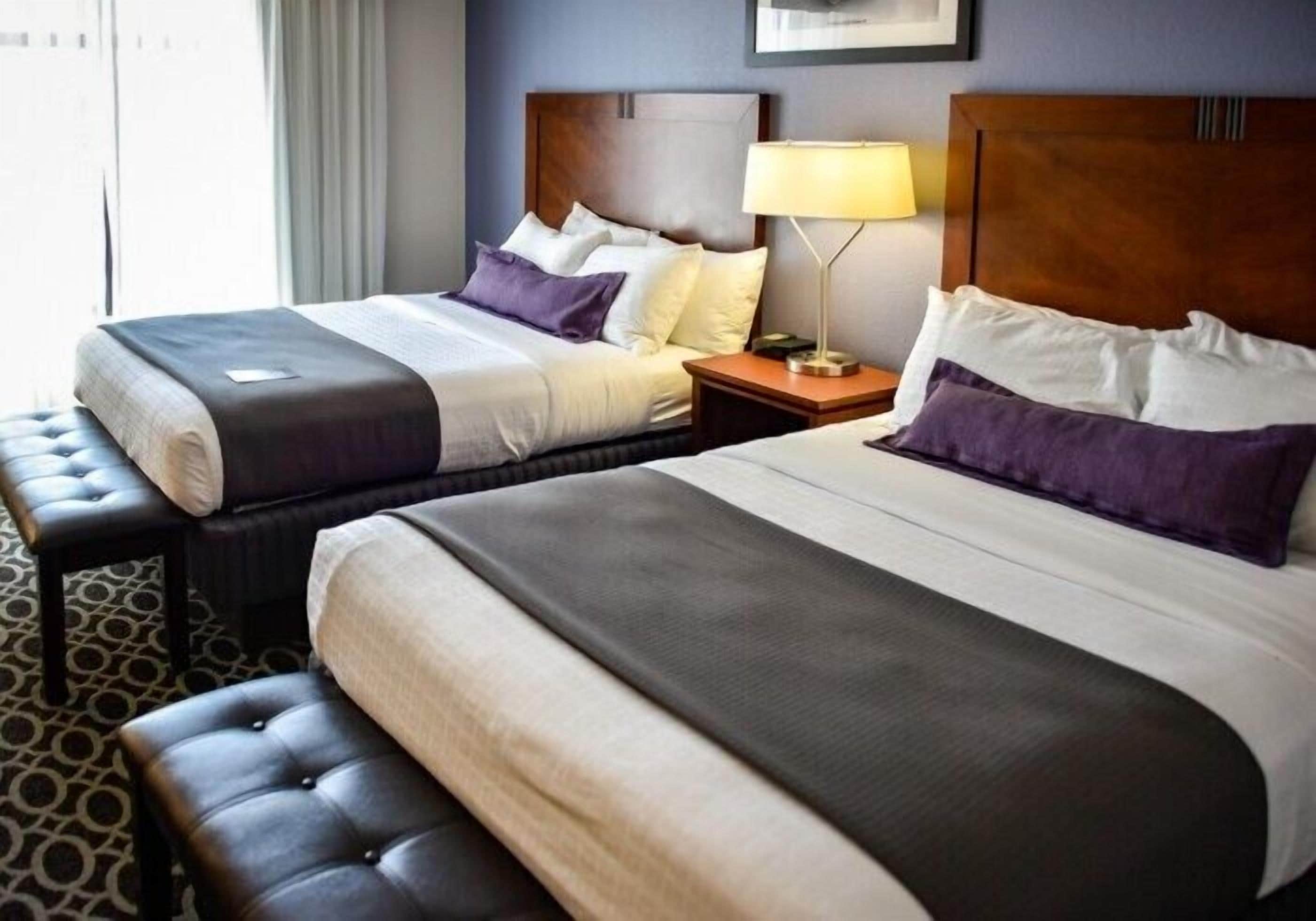 Literie hypoallergénique, bureau, fer et planche à repasser