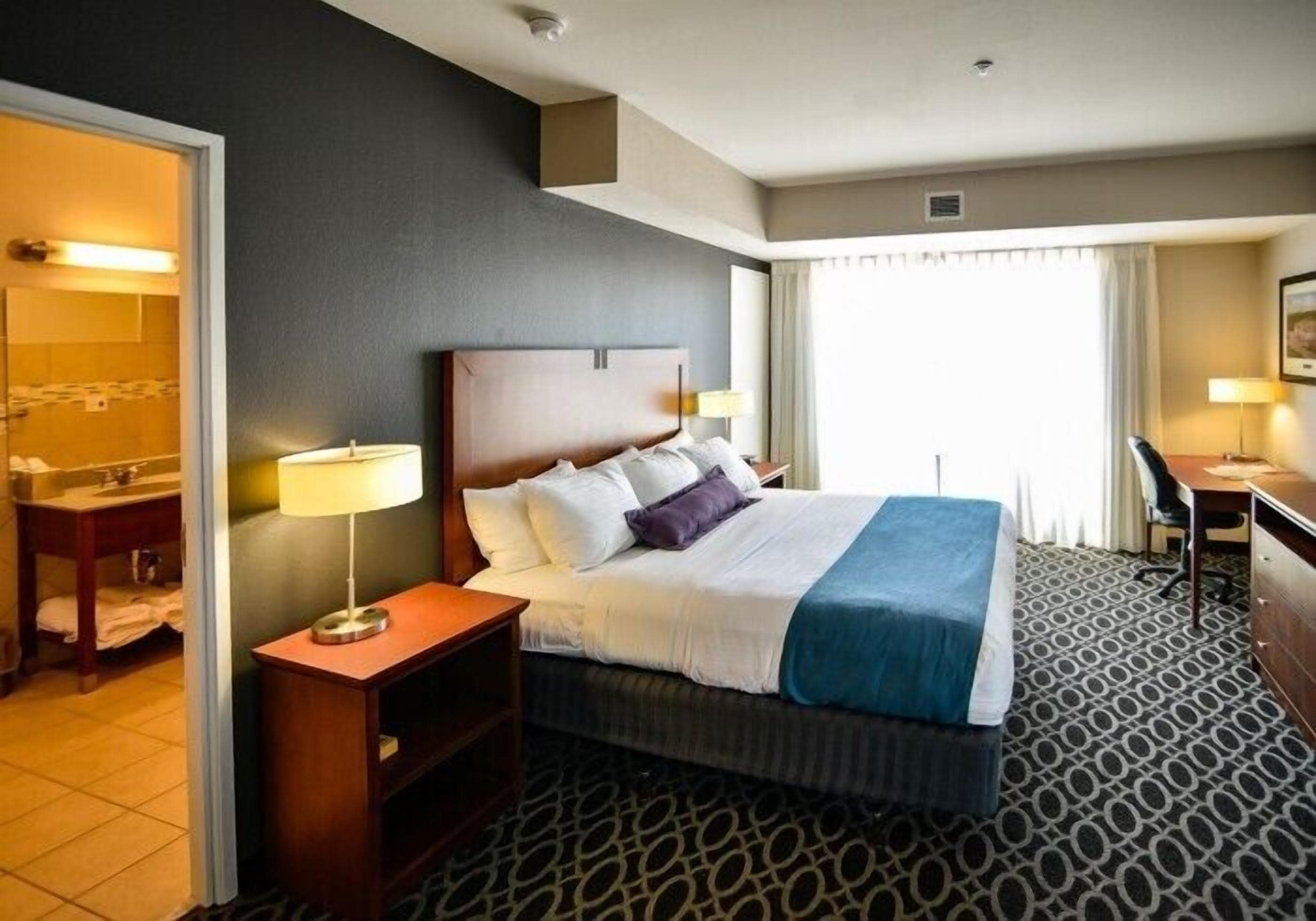 Suite Exécutive, 1 très grand lit | Literie hypoallergénique, bureau, fer et planche à repasser