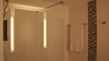 Standard Room | Bathroom | Shower, hair dryer, towels, soap