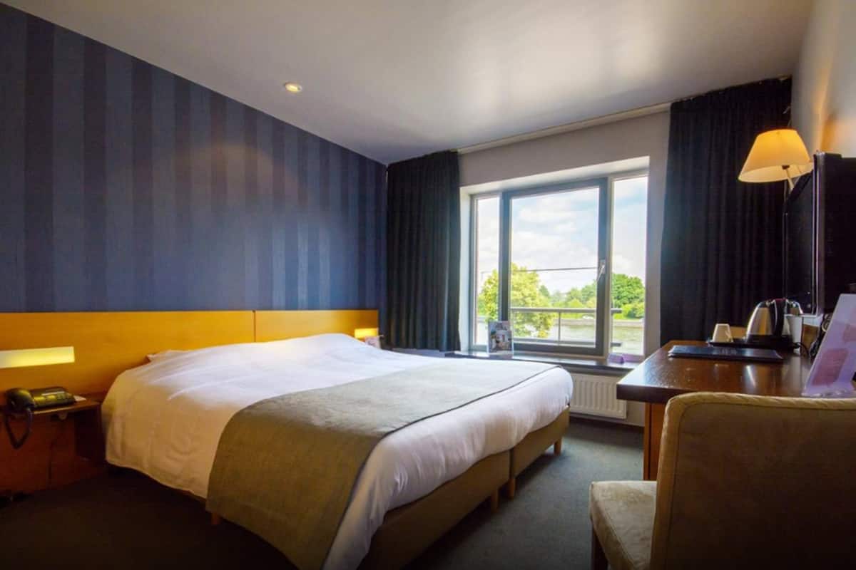 Standard Room | Minibar, in-room safe, desk, soundproofing