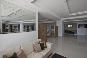 Coin salon dans le hall