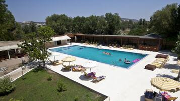 Outdoor pool, pool umbrellas, sun loungers