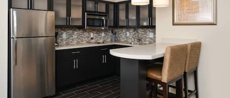 Full-size fridge, microwave, stovetop, dishwasher