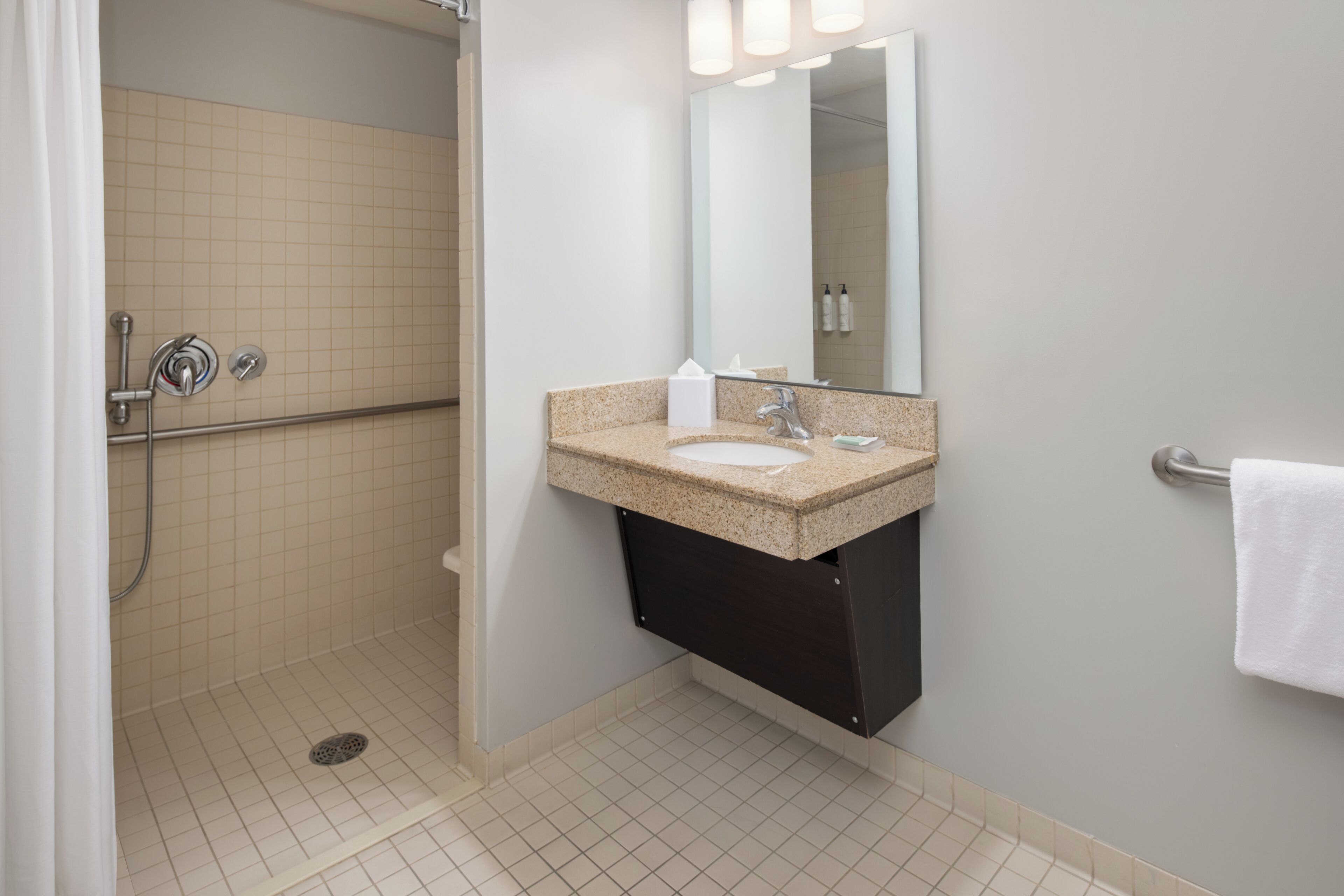 suite, 2 bedrooms | bathroom | free toiletries, hair dryer, towels