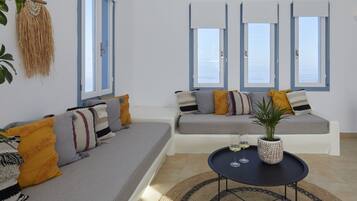 Suite with Outdoor Hot Tub | Oleskelualue | LCD-televisio