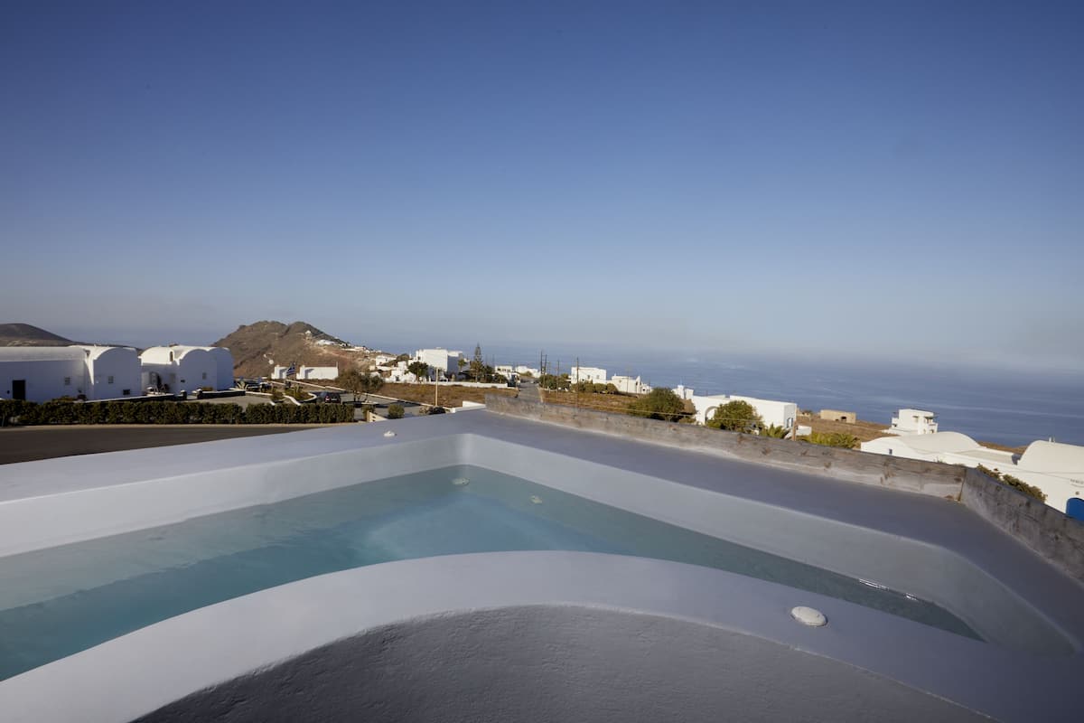 Suite with Outdoor Hot Tub | Balcony view