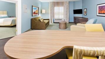 Escritorio y espacio para trabajar con laptop