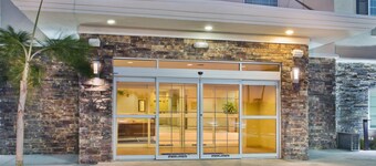 聖體市海軍基地區燭木套房飯店 IHG 旗下飯店