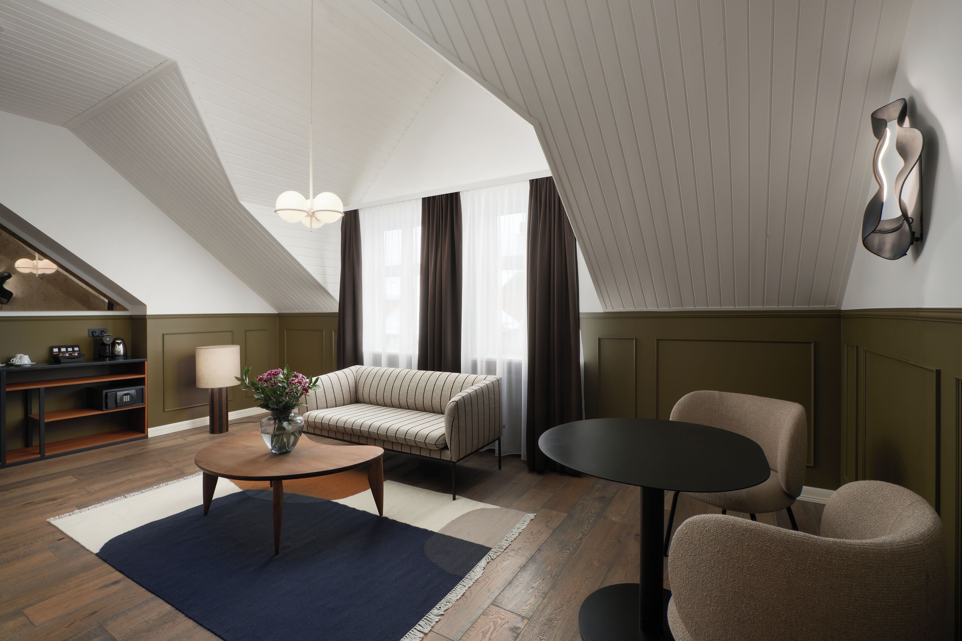 King Suite | 客廳 | 40 吋電視連有線電視頻道