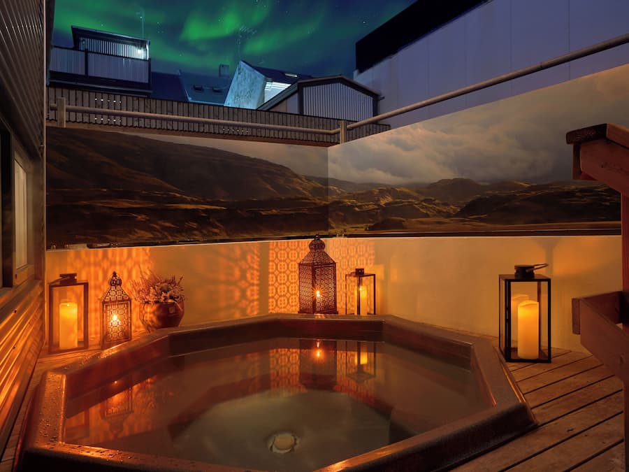 Indoor spa tub