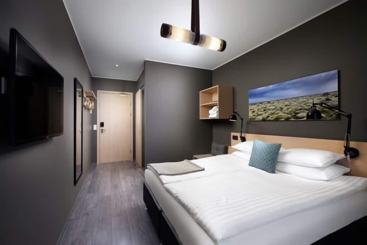 1 bedroom, Egyptian cotton sheets, premium bedding, in-room safe