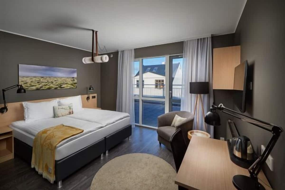 1 bedroom, Egyptian cotton sheets, premium bedding, in-room safe