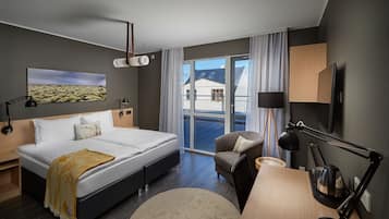 Egyptian cotton sheets, premium bedding, in-room safe, desk