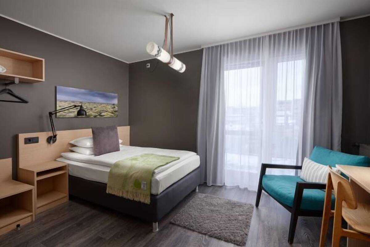 Egyptian cotton sheets, premium bedding, in-room safe, desk