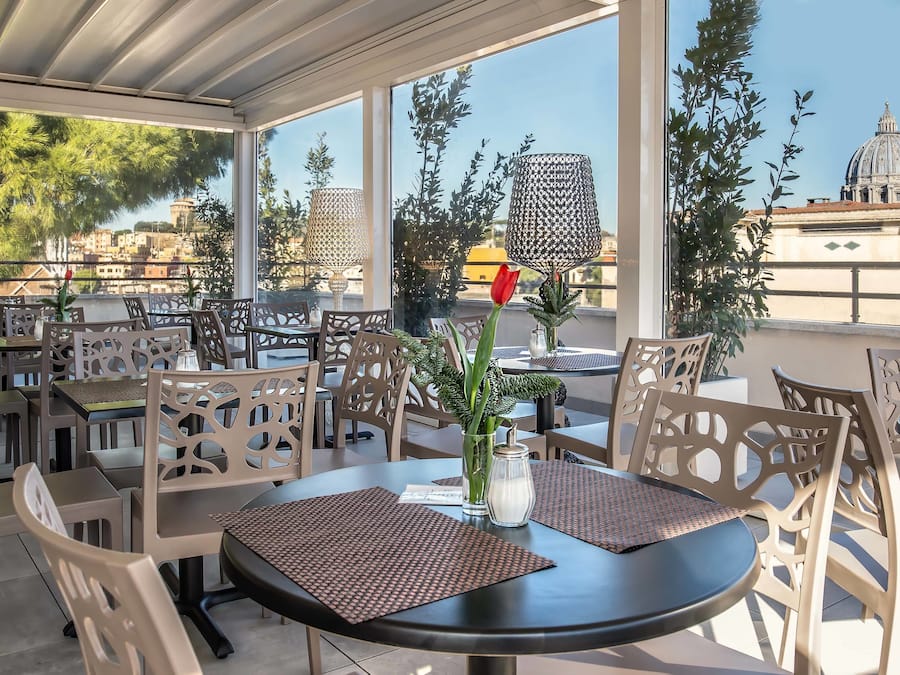 Café da manhã com buffet todos os dias (EUR 10 por pessoa)