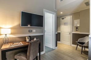 Minibar, coffres-forts dans les chambres, bureau, chambres insonorisées