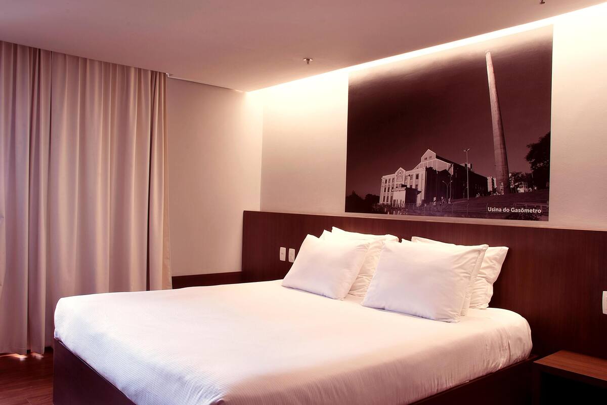 Desk, WiFi (free), bed sheets