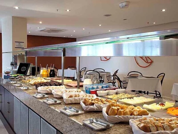 Daily buffet breakfast (BRL 30.00 per person) - Master Grande Hotel (Porto Alegre)
