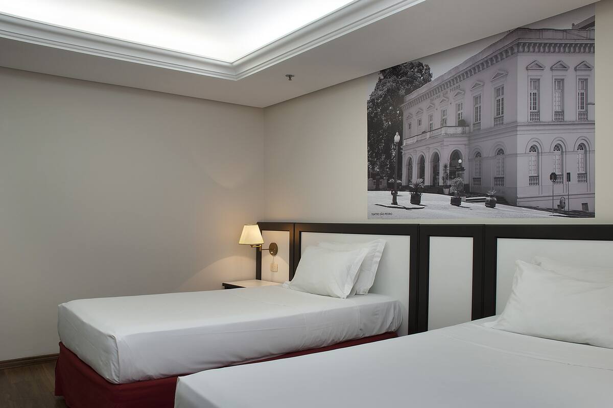 Classic Twin Room | Desk, WiFi (free), bed sheets