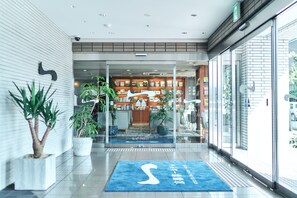 Pintu masuk properti