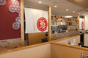 朝食 (和食)、毎日提供 (1 名様 1500 JPY)
