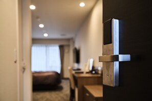 新館プレミアツイン別邸 禁煙 | 羽毛の掛け布団、デスク、ベッドシーツ