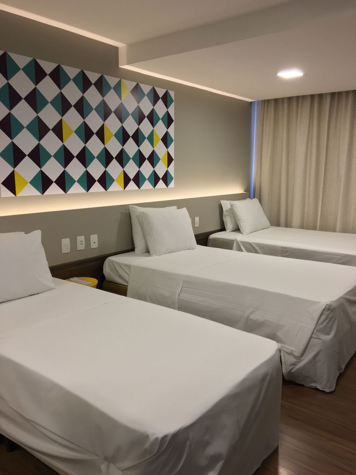 Skrivebord, wi-fi (inkludert) og sengetøy