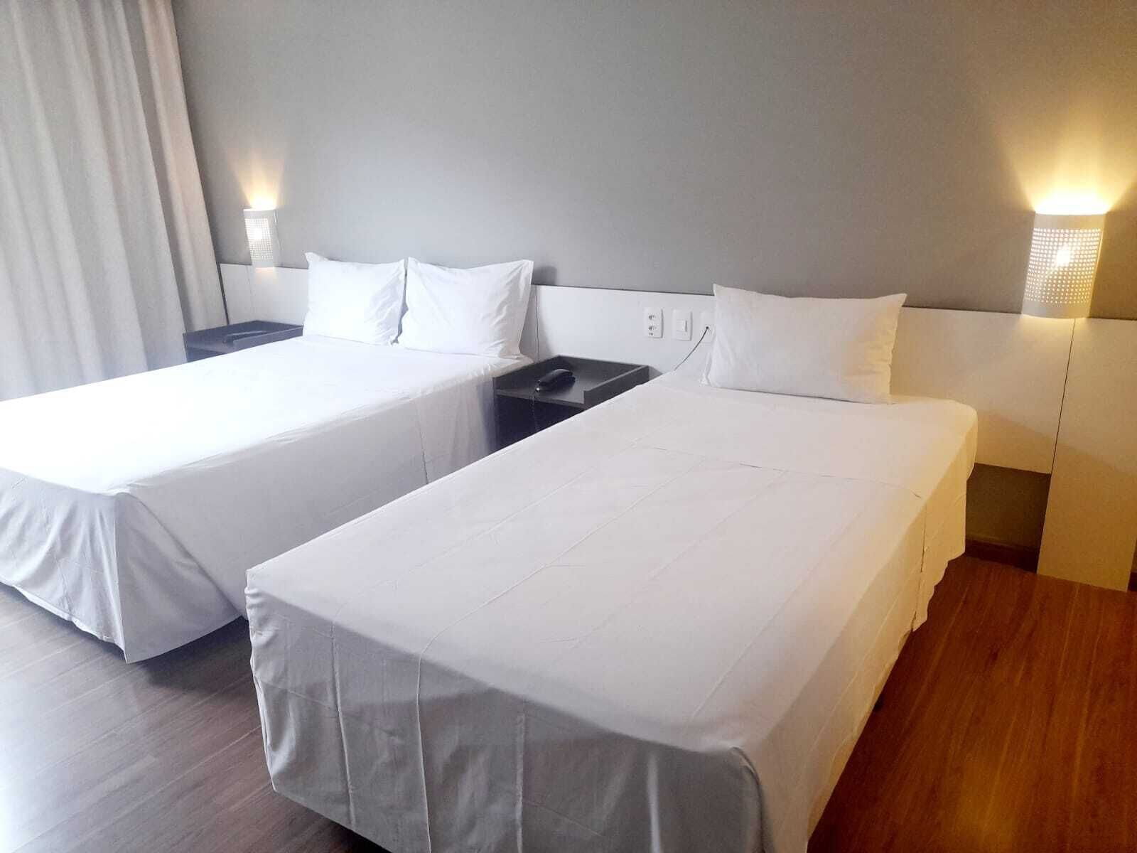 Skrivebord, wi-fi (inkludert) og sengetøy