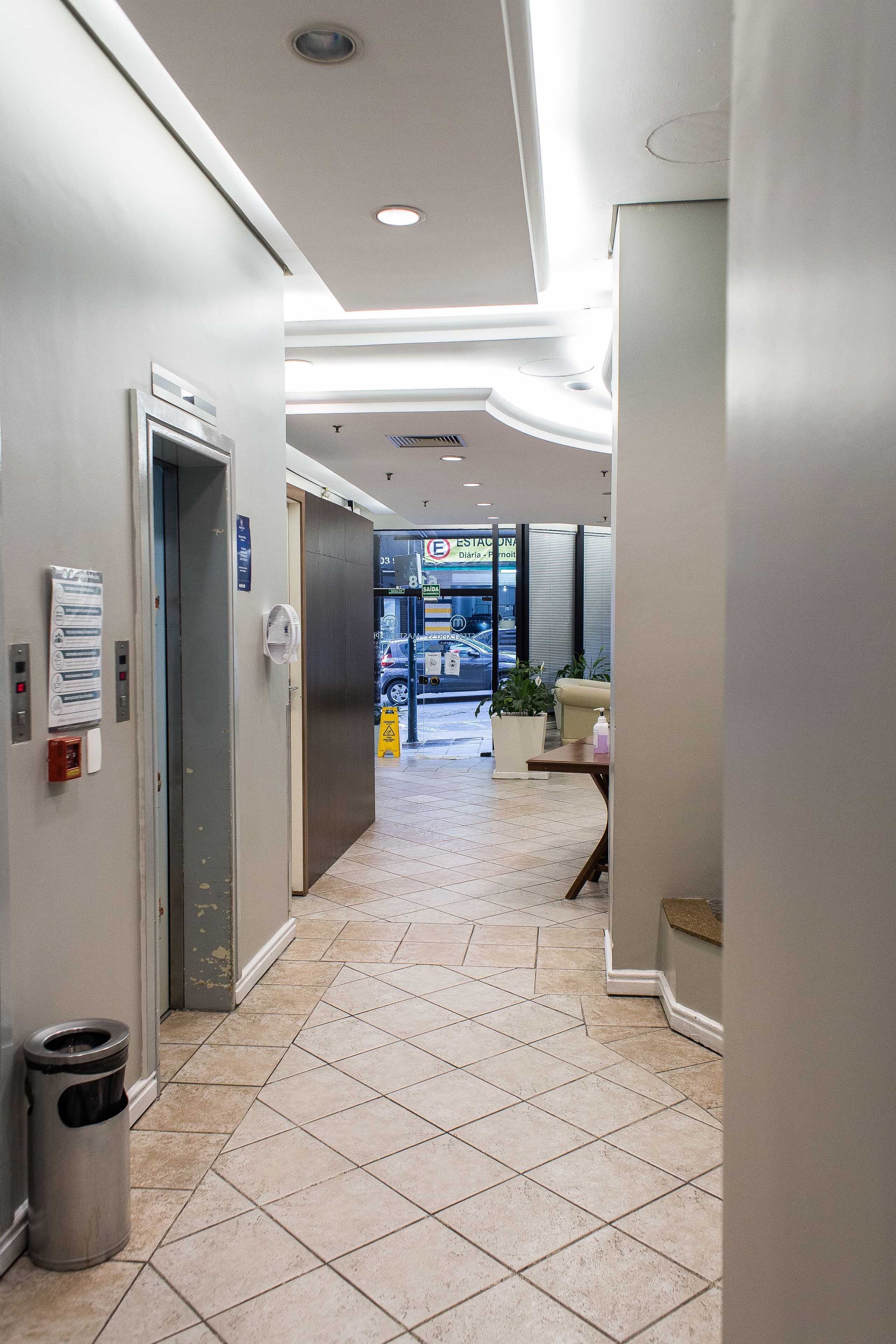 Kiến trúc tòa nhà