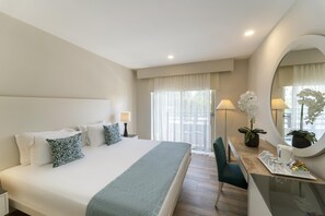 Habitación estándar con 1 cama doble o 2 individuales | Ropa de cama de alta calidad y minibar con artículos gratuitos