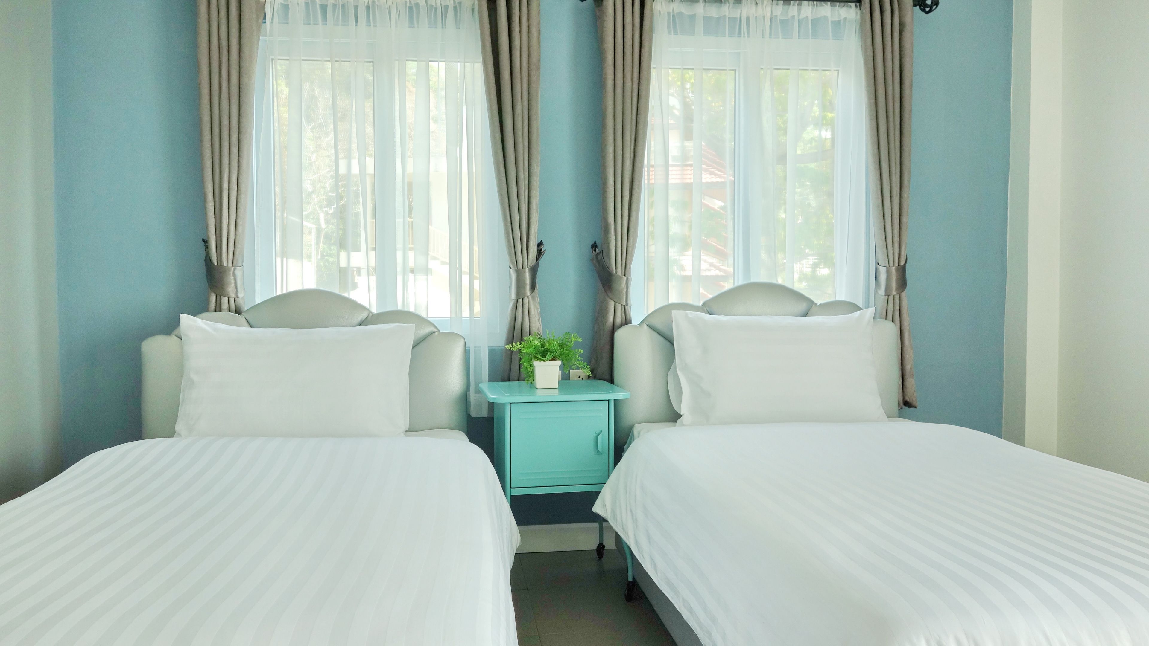 superior double room | in-room safe, desk, free wifi, bed sheets
