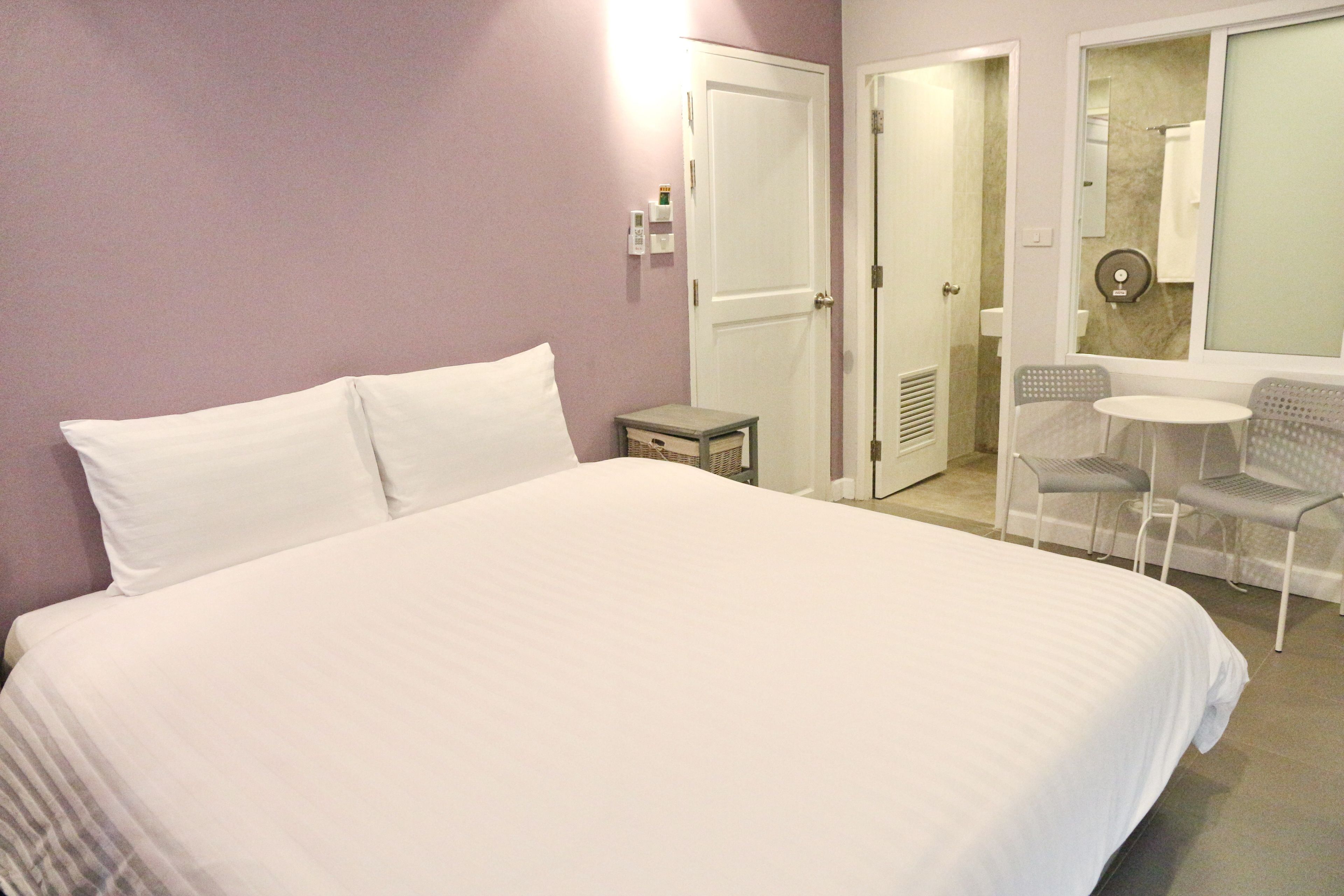 superior double room | in-room safe, desk, free wifi, bed sheets