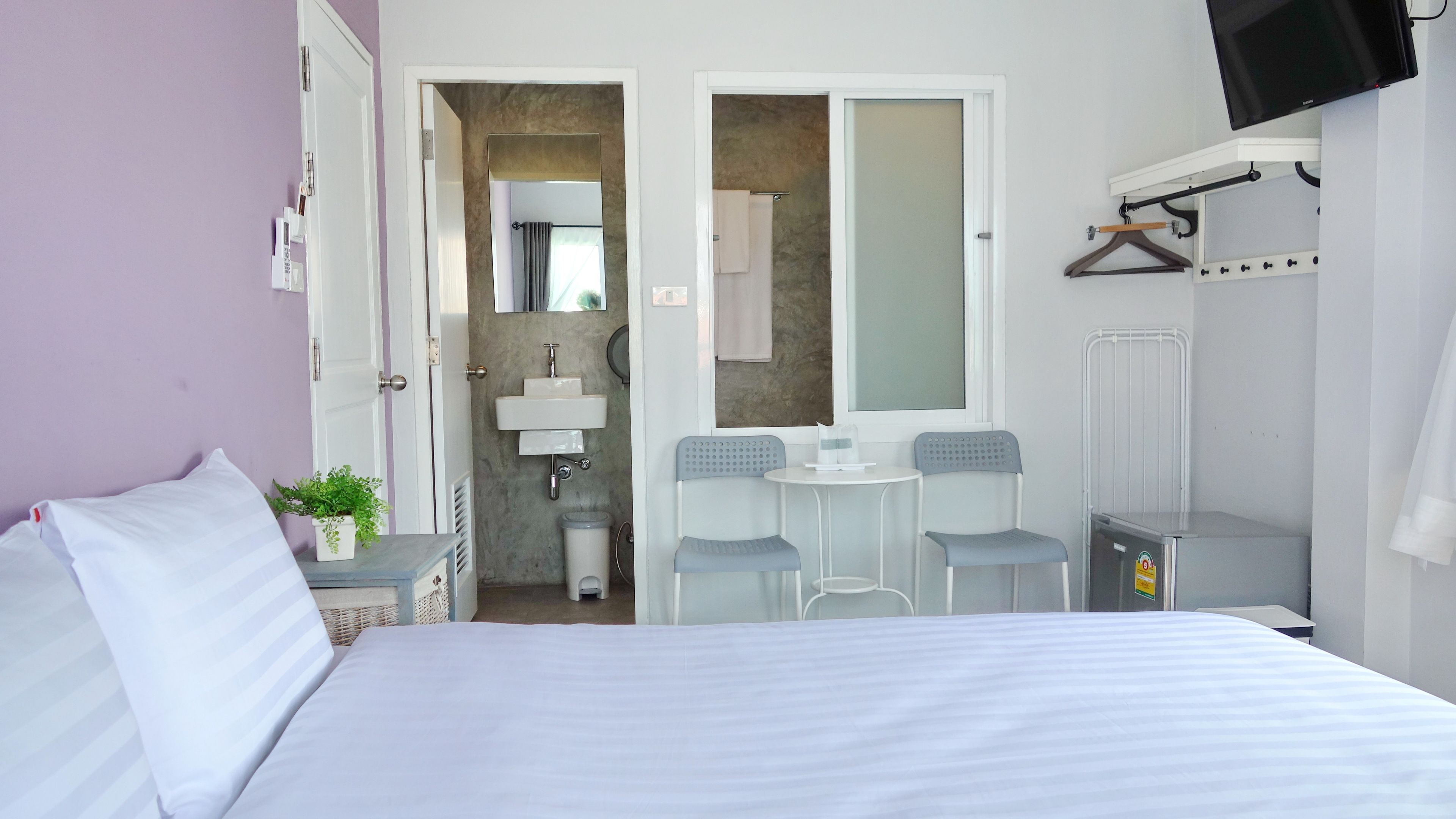 superior double room | in-room safe, desk, free wifi, bed sheets