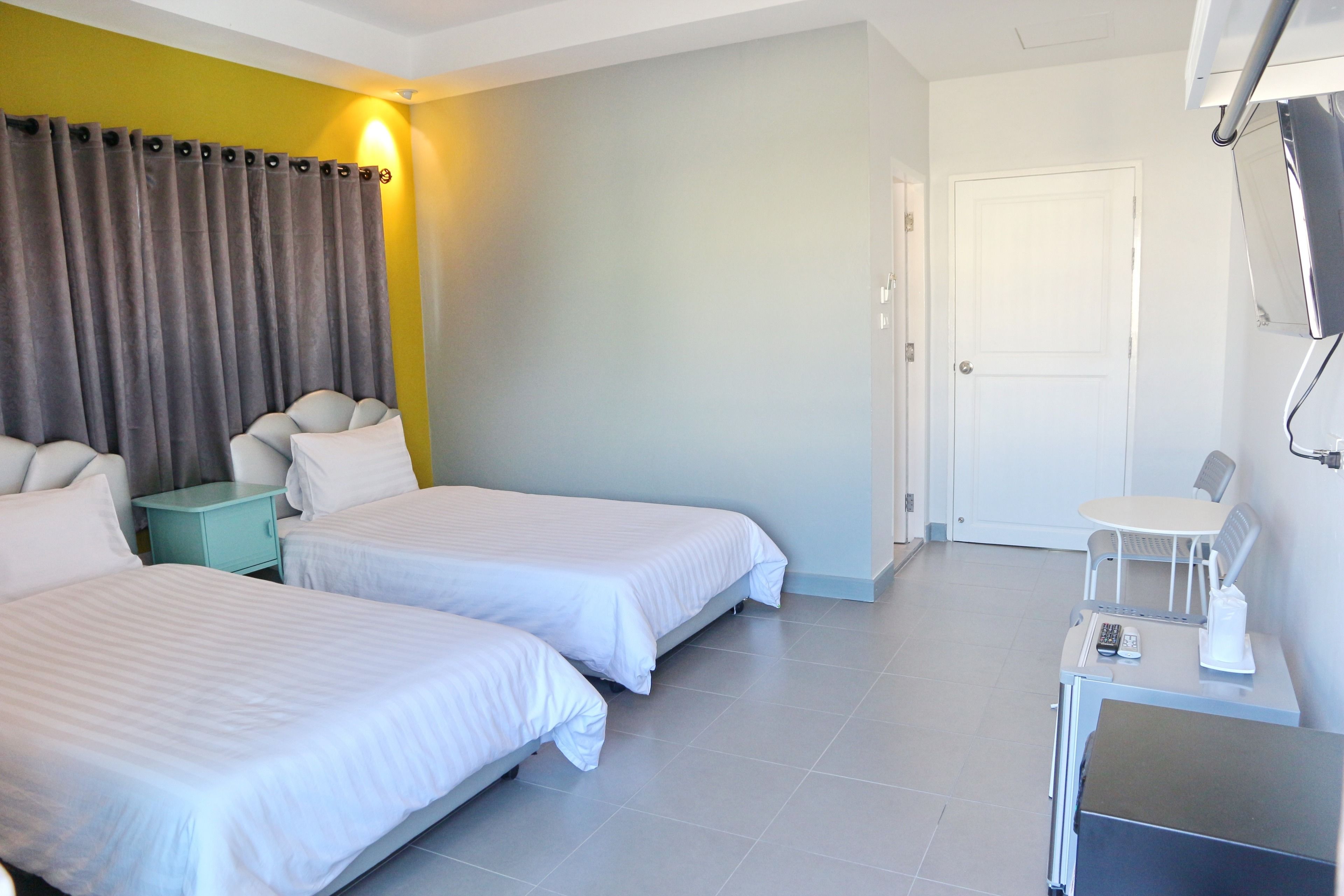 superior double room | in-room safe, desk, free wifi, bed sheets