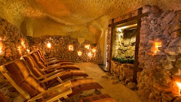 Couples treatment room(s), sauna, aromatherapy, hot stone massages