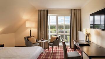 Habitación doble, vista al campo de golf | 1 habitación y ropa de cama hipoalergénica