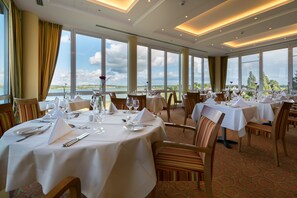 2 restaurants servant le petit déjeuner, spécialités Cuisine régionale