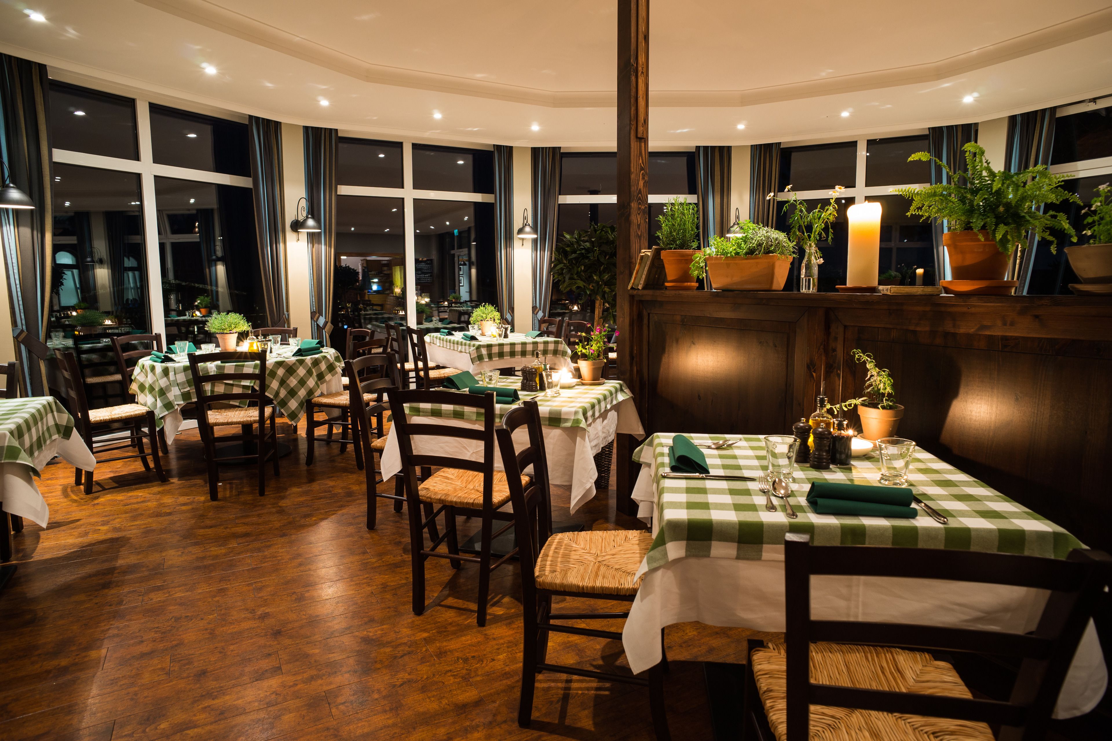 2 restaurants, breakfast, lunch, dinner served; regional cuisine