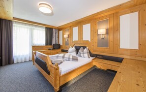 Apartment, 3 Schlafzimmer, Balkon, Bergblick (App 21) | Zimmersafe, kostenloses WLAN, Bettwäsche