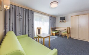 Huoneisto, 1 makuuhuone, parveke, vuoristonäköala (App 22) | Oleskelualue | Taulutelevisio