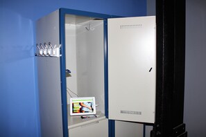 Iron/ironing board, free WiFi, bed sheets