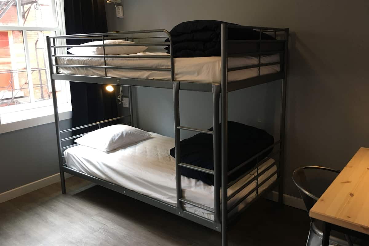 Iron/ironing board, free WiFi, bed sheets