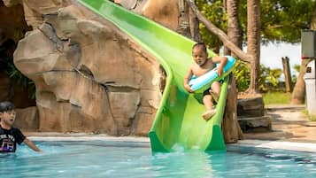 2 outdoor pools, open 7:00 AM to 7:00 PM, lifeguards on site