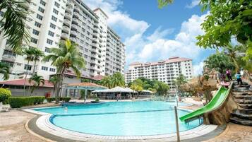 2 outdoor pools, open 7:00 AM to 7:00 PM, lifeguards on site