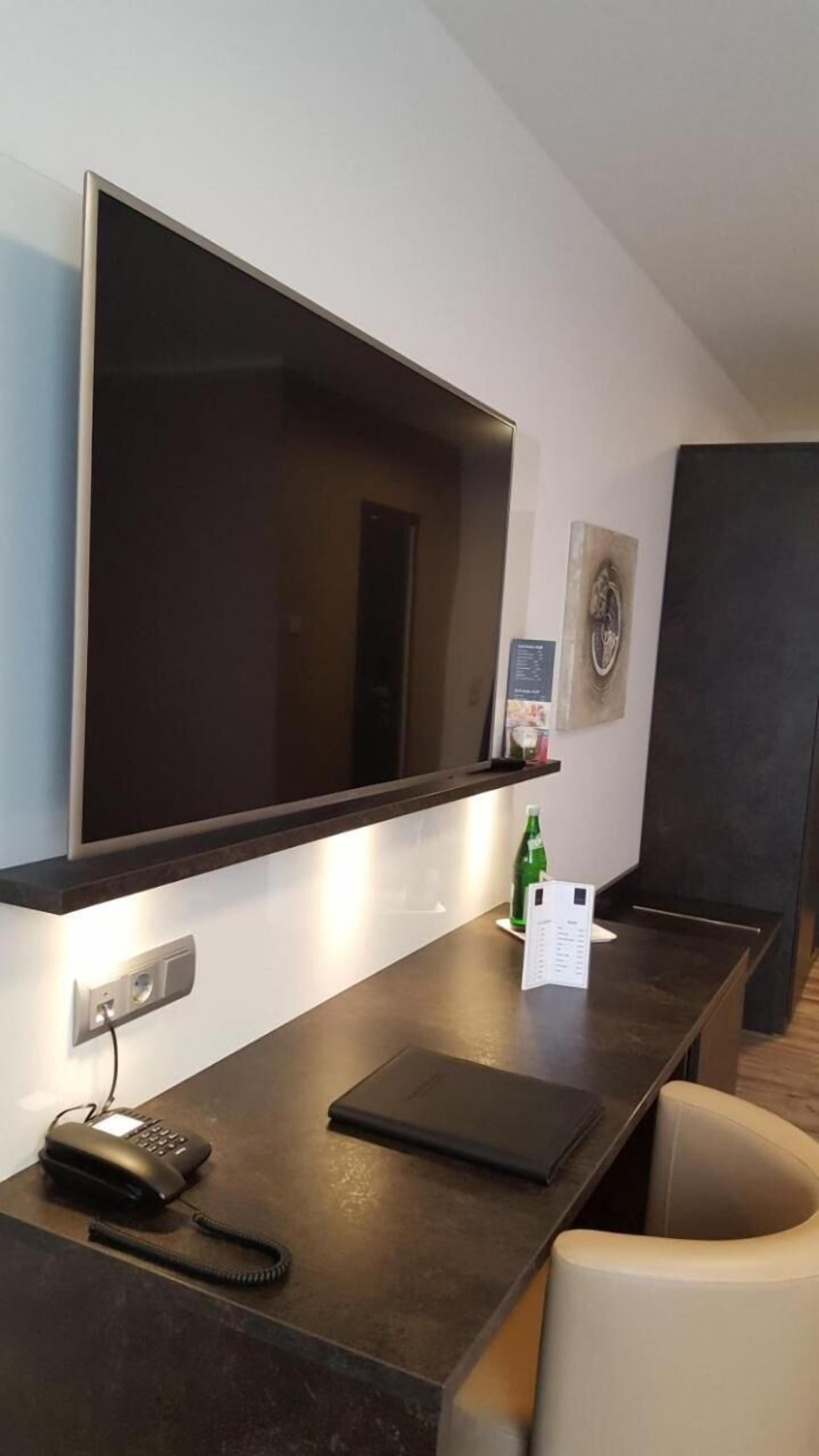 hypo-allergenic bedding, minibar, in-room safe, desk