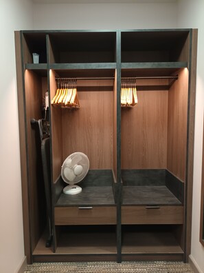 Family Room | Desk, iron/ironing board, rollaway beds, free WiFi - The Corn Mill Lodge Hotel (Leeds)