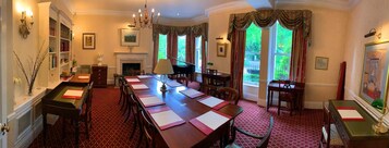 Svédasztalos reggeli mindennap (fejenként GBP 8 áron)