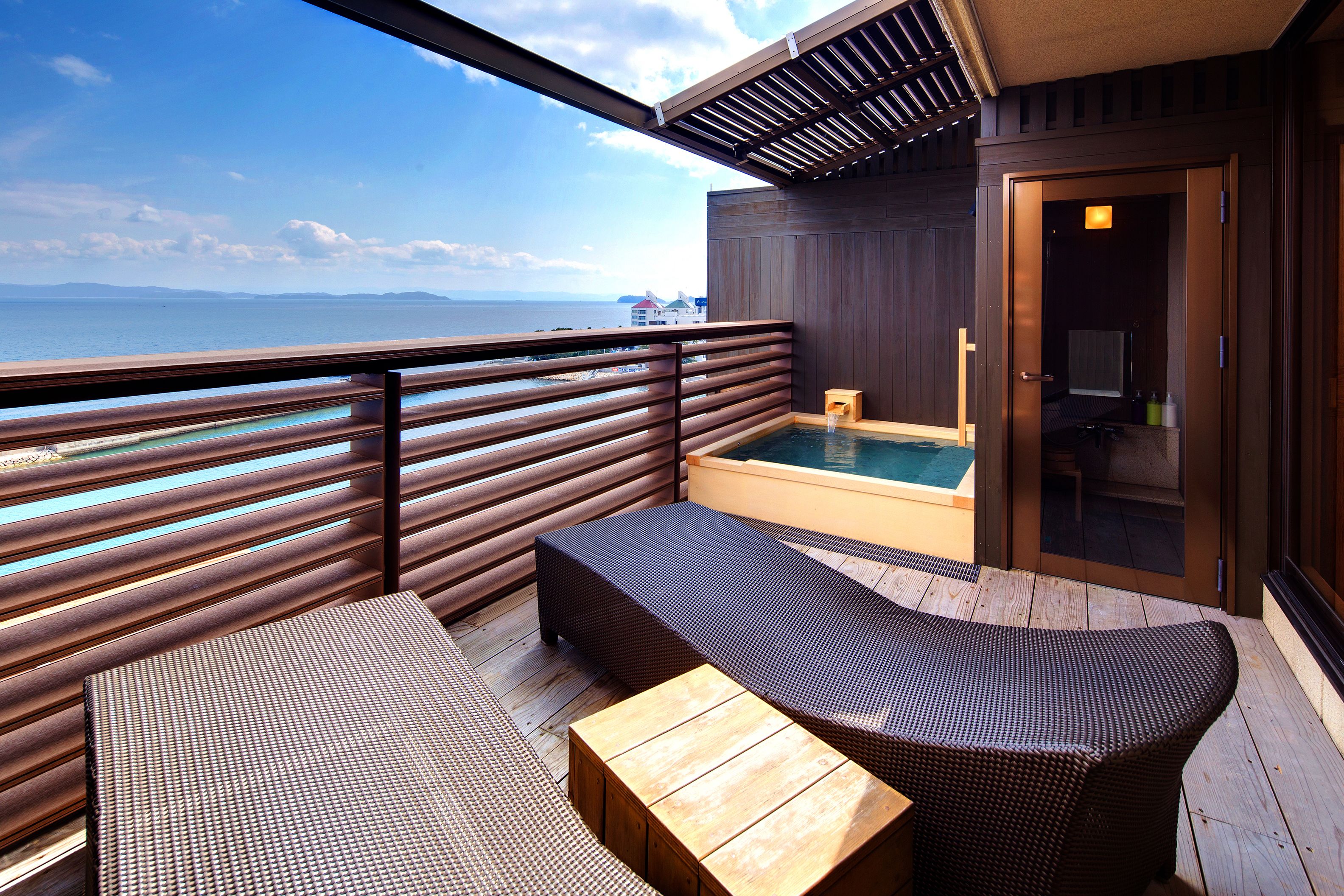 Japanese Style Twin Private Onsen bath (Riraku) | Balcony