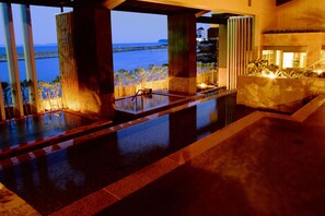 Aromatherapie, Thai-Massagen, Entgiftungswickel, Gesichtsbehandlungen