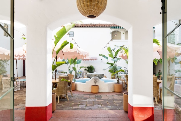 Apartment, 1 King Bed, Balcony (El Apartamento) | Courtyard view